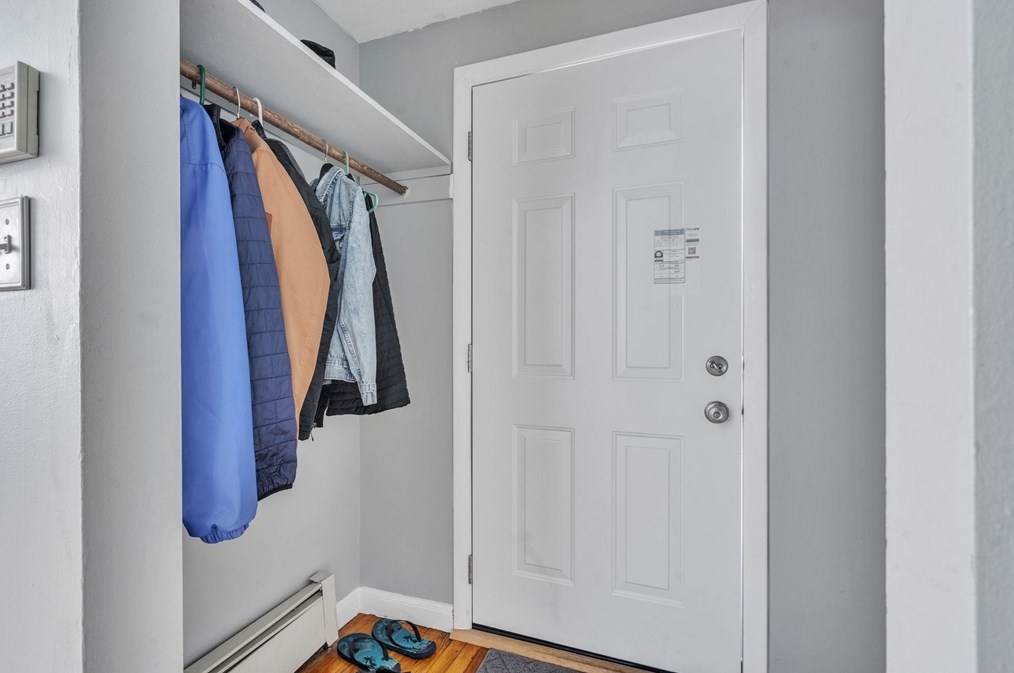 88 Pilgrim Ave, Worcester MA  01604-3058 exterior