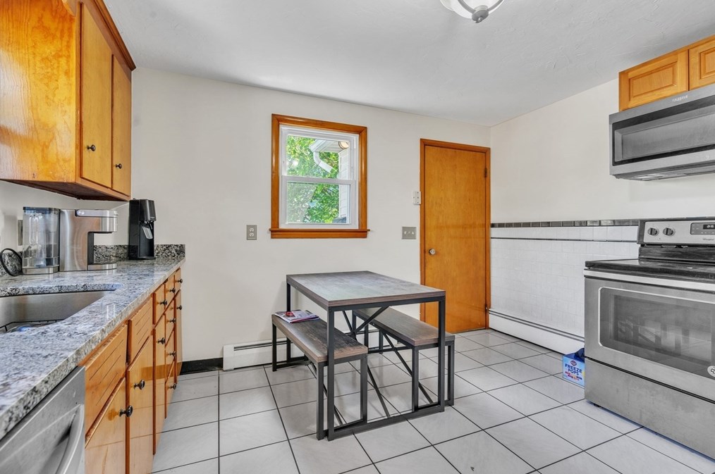 88 Pilgrim Ave, Worcester MA  01604-3058 exterior