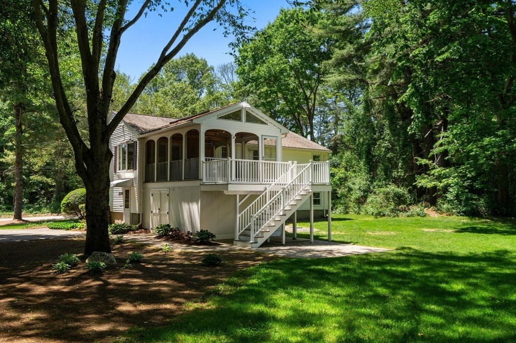 39 Dudley Rd, Billerica MA 01821-4132 exterior