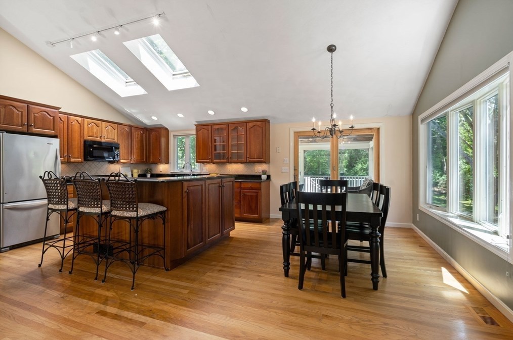 39 Dudley Rd, Billerica MA 01821-4132 exterior