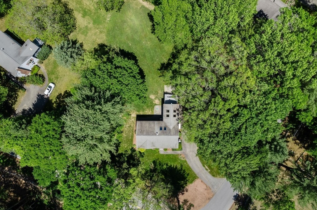 39 Dudley Rd, Billerica MA 01821-4132 exterior