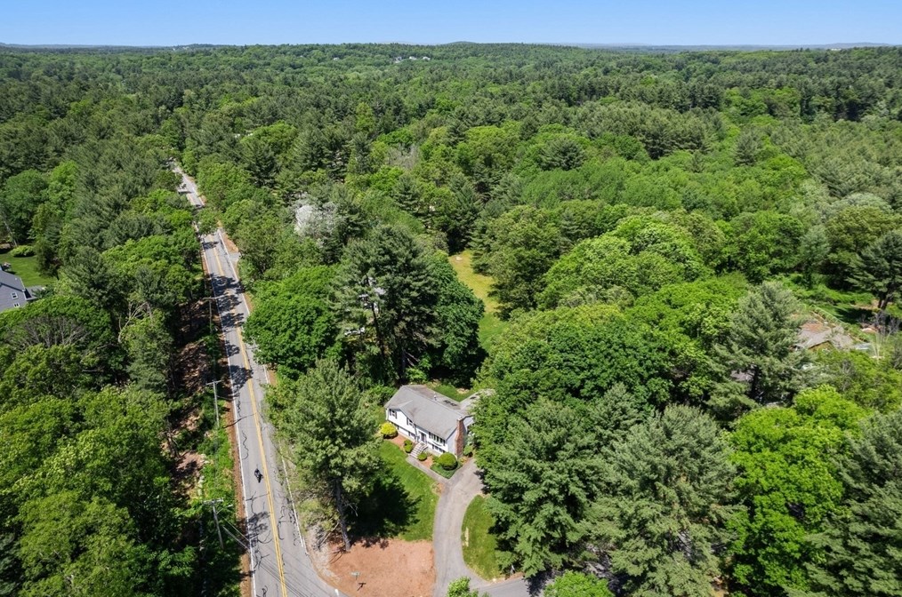 39 Dudley Rd, Billerica MA 01821-4132 exterior