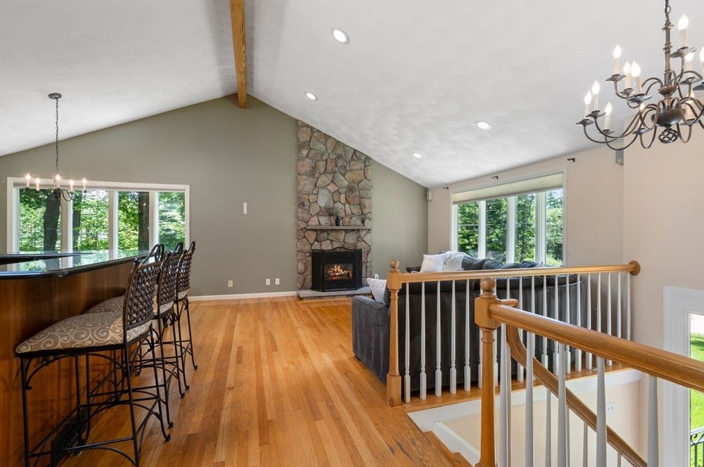 39 Dudley Rd, Billerica MA 01821-4132 exterior