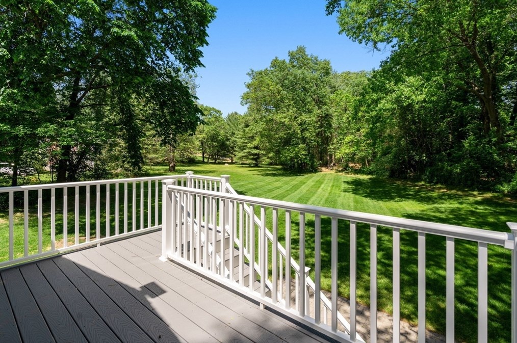 39 Dudley Rd, Billerica MA 01821-4132 exterior