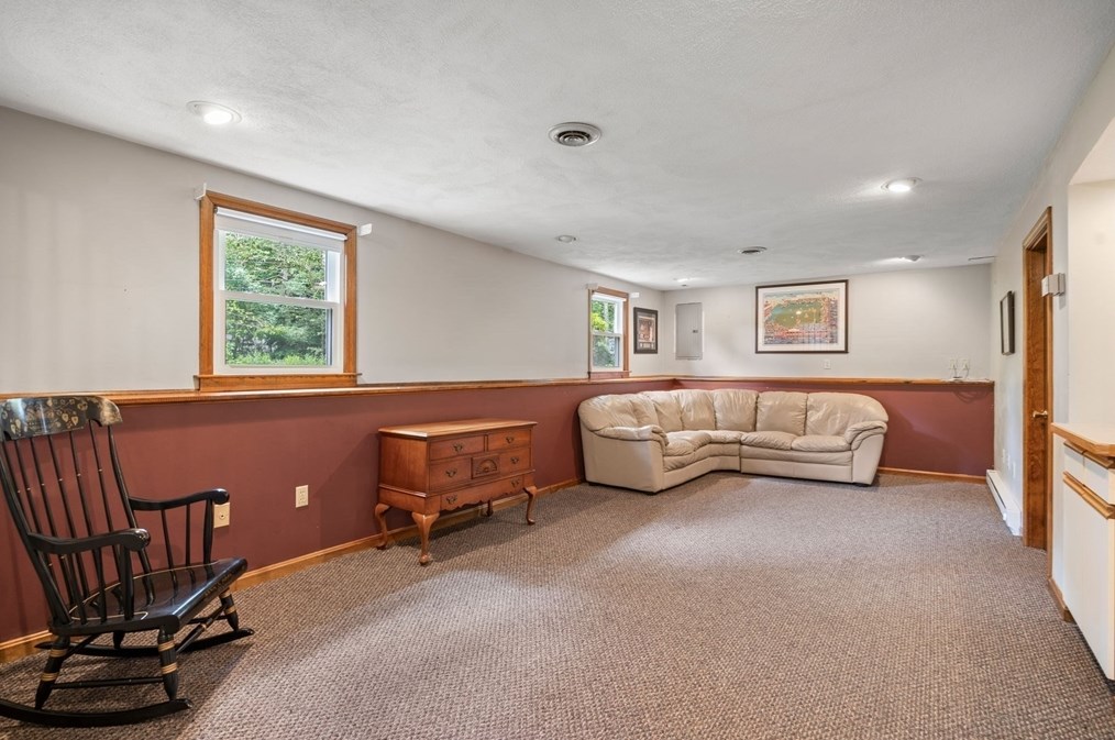 39 Dudley Rd, Billerica MA 01821-4132 exterior