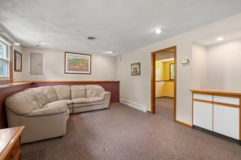 39 Dudley Rd, Billerica MA 01821-4132 exterior