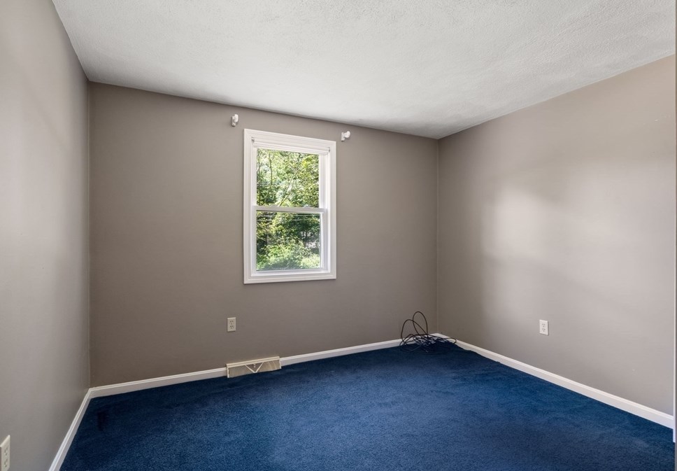 39 Dudley Rd, Billerica MA 01821-4132 exterior