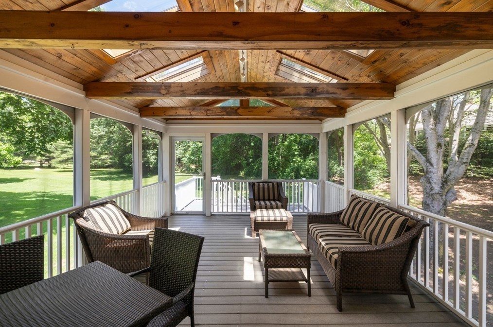 39 Dudley Rd, Billerica MA 01821-4132 exterior