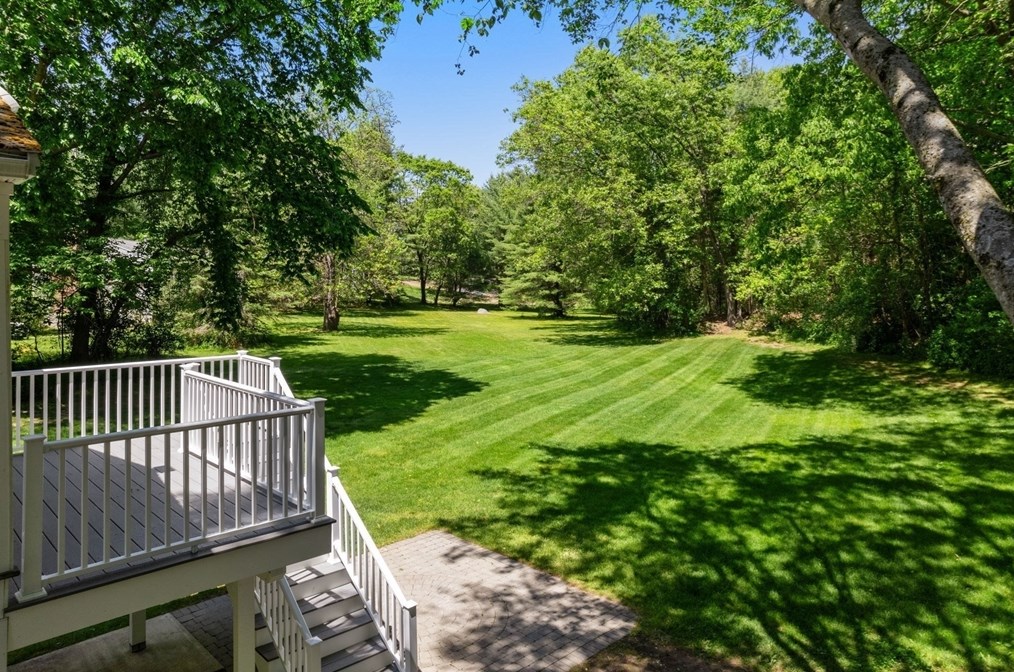 39 Dudley Rd, Billerica MA 01821-4132 exterior