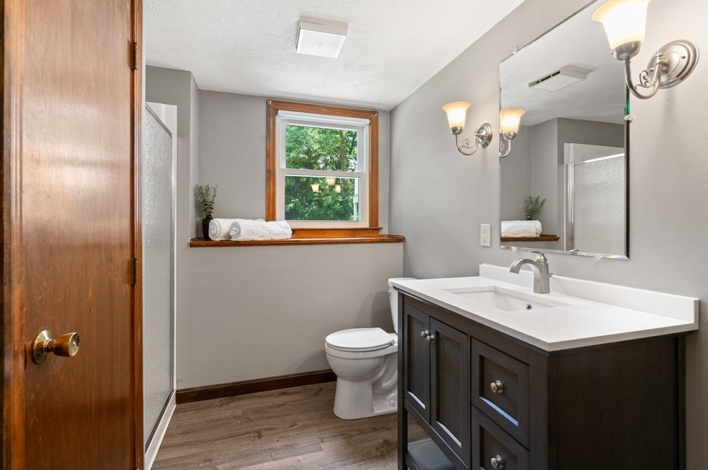 39 Dudley Rd, Billerica MA 01821-4132 exterior