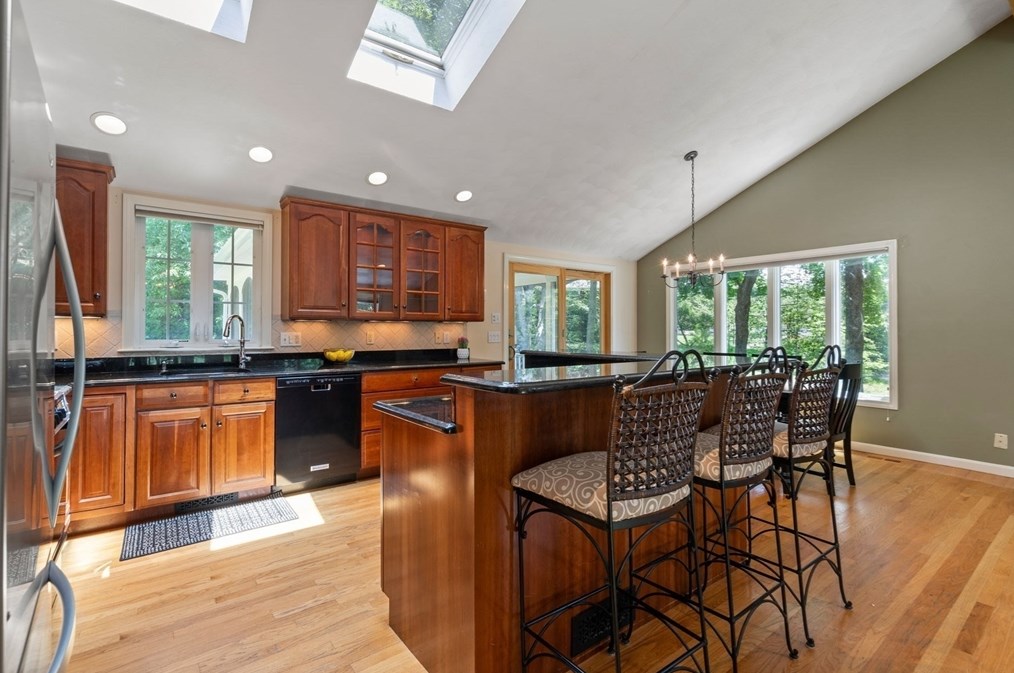 39 Dudley Rd, Billerica MA 01821-4132 exterior