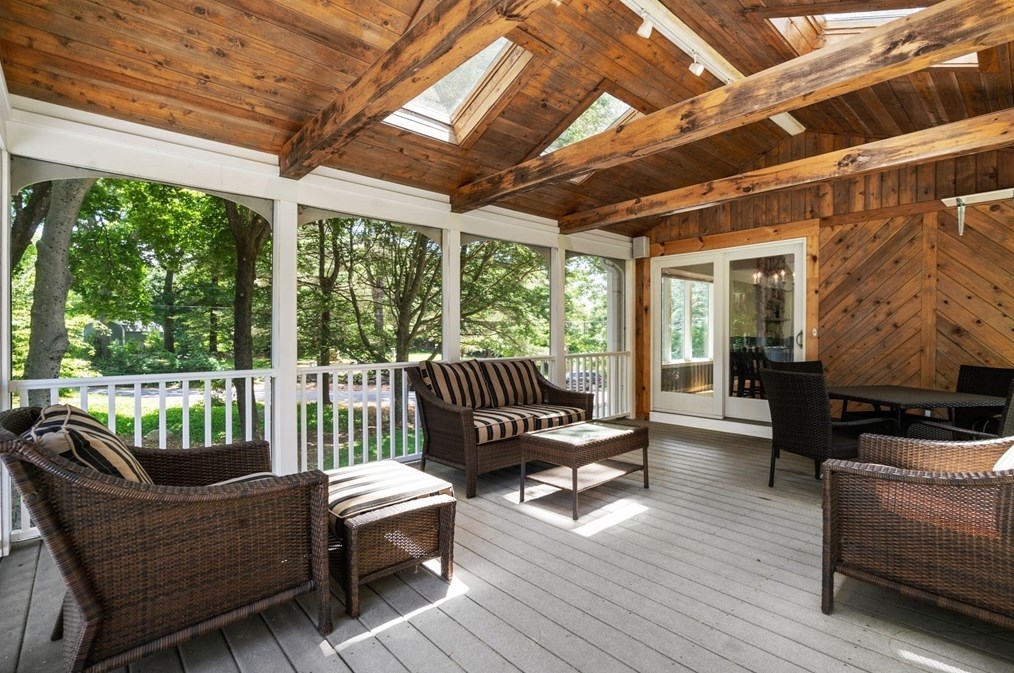 39 Dudley Rd, Billerica MA 01821-4132 exterior