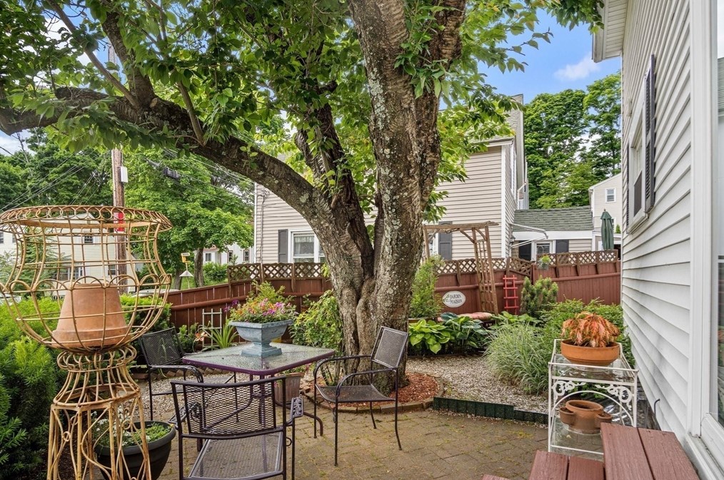 49 Sturgis St, Woburn MA 01801-4822 exterior