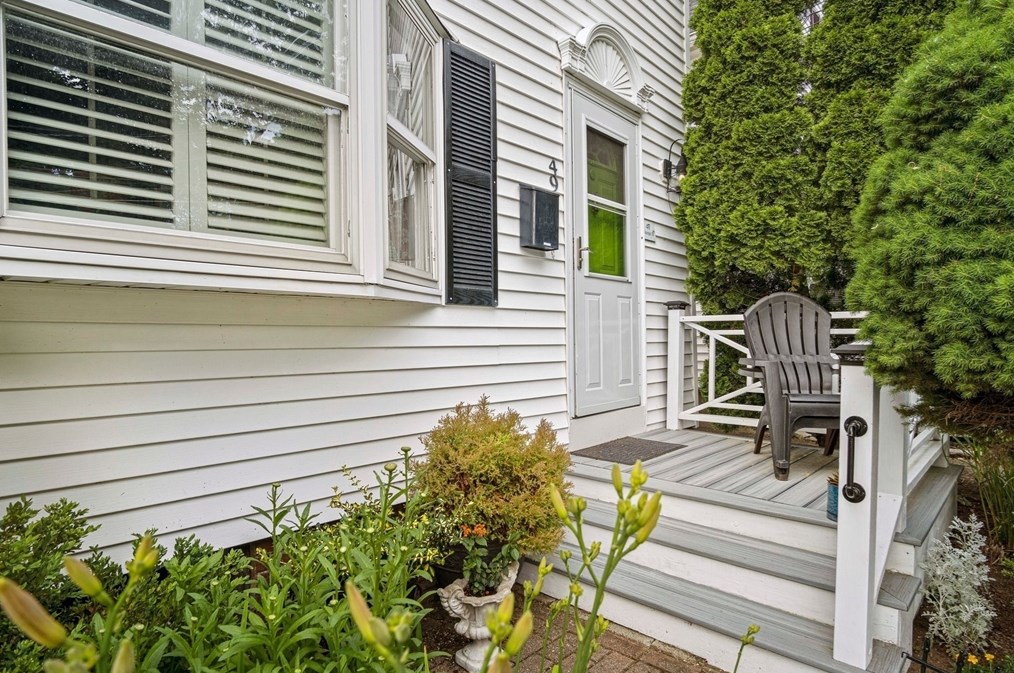 49 Sturgis St, Woburn MA 01801-4822 exterior