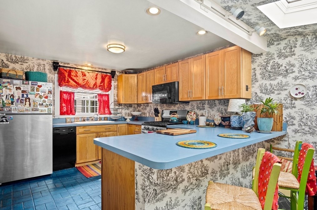 49 Sturgis St, Woburn MA 01801-4822 exterior