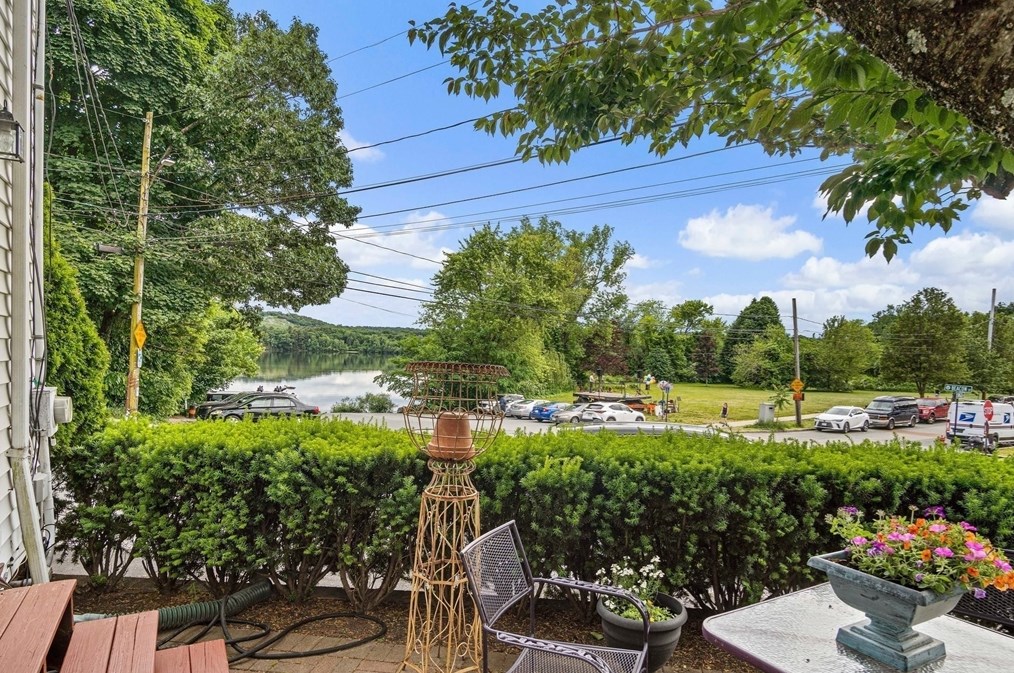 49 Sturgis St, Woburn MA 01801-4822 exterior