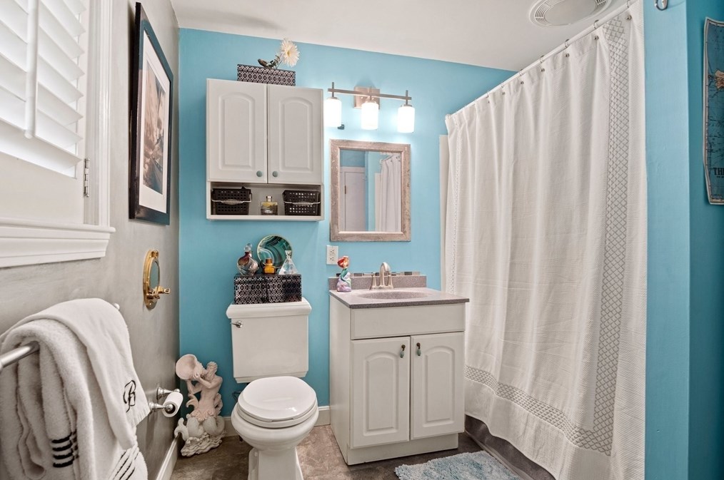 49 Sturgis St, Woburn MA 01801-4822 exterior