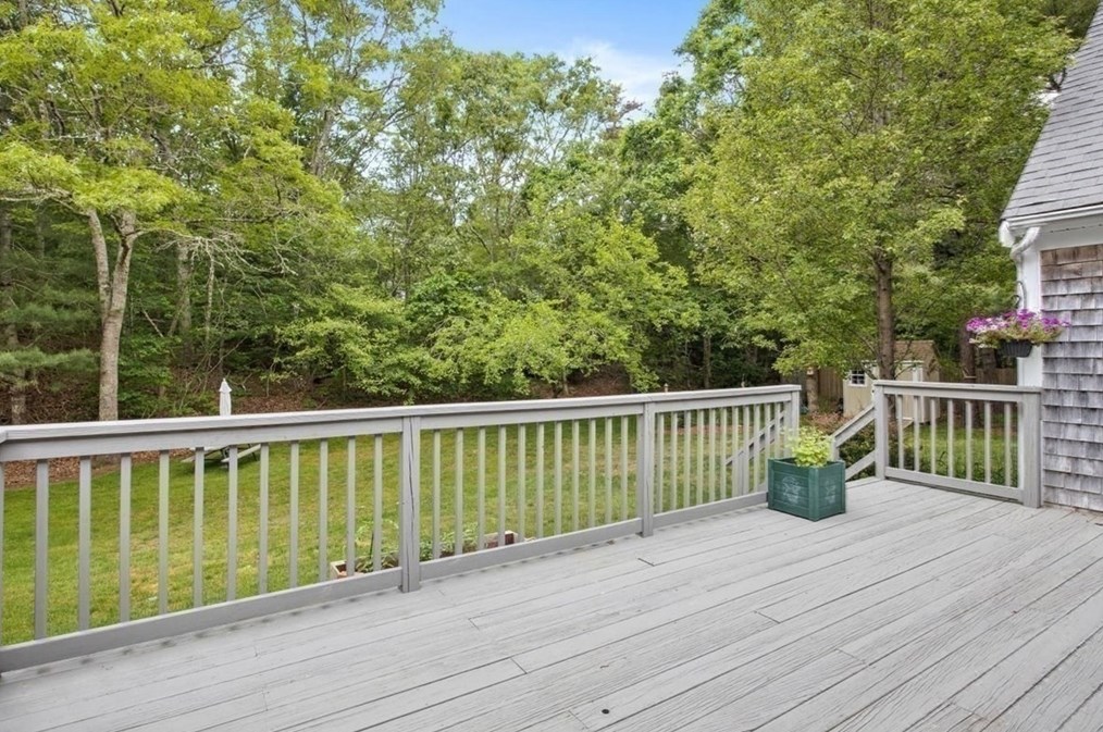 37 Moon Compass Ln, Sandwich MA  02563-2766 exterior