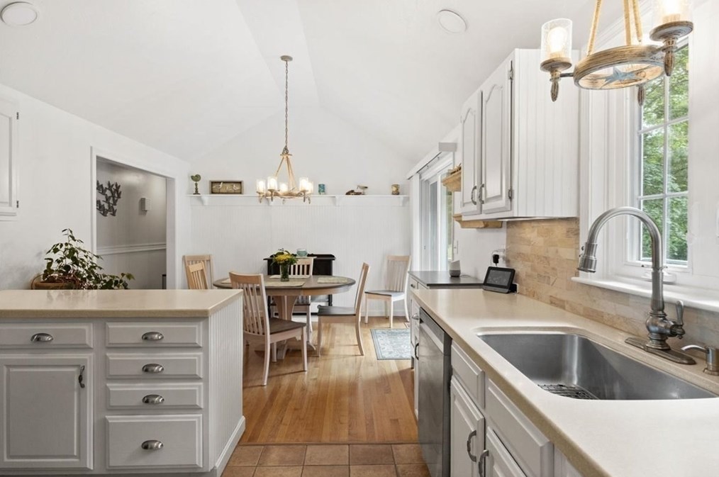 37 Moon Compass Ln, Sandwich MA  02563-2766 exterior