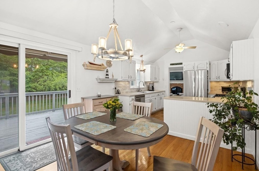 37 Moon Compass Ln, Sandwich MA  02563-2766 exterior