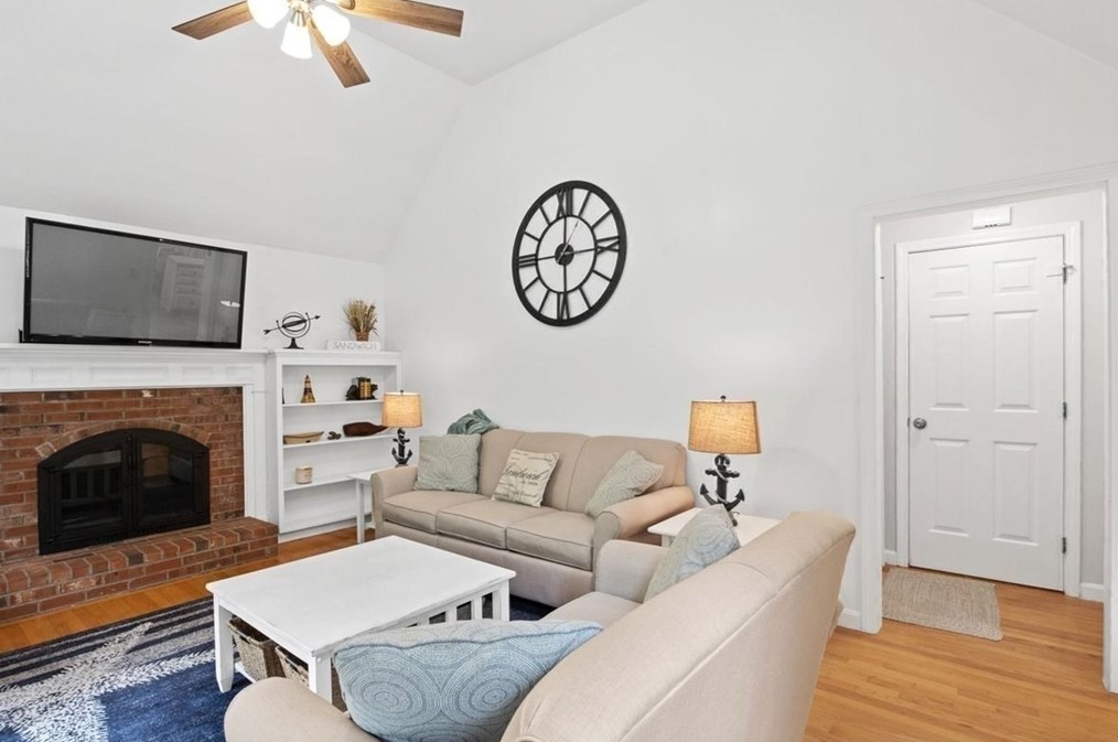 37 Moon Compass Ln, Sandwich MA  02563-2766 exterior