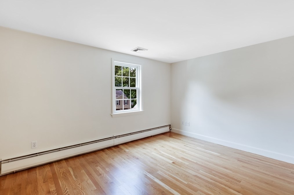 6 Robin Rd, Lynnfield MA 01940-2248 exterior