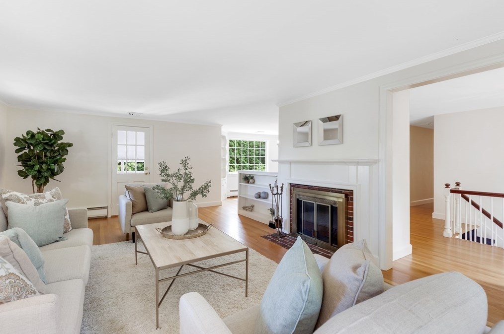 6 Robin Rd, Lynnfield MA 01940-2248 exterior