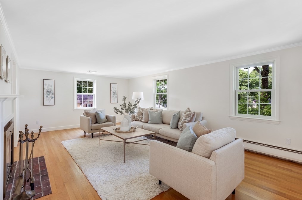 6 Robin Rd, Lynnfield MA 01940-2248 exterior