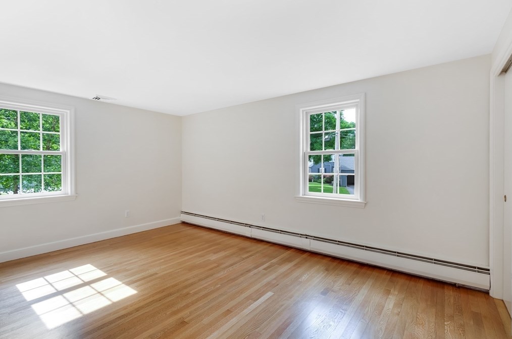 6 Robin Rd, Lynnfield MA 01940-2248 exterior