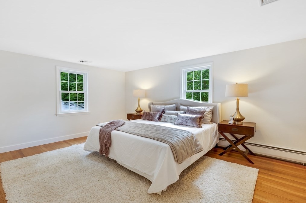 6 Robin Rd, Lynnfield MA 01940-2248 exterior