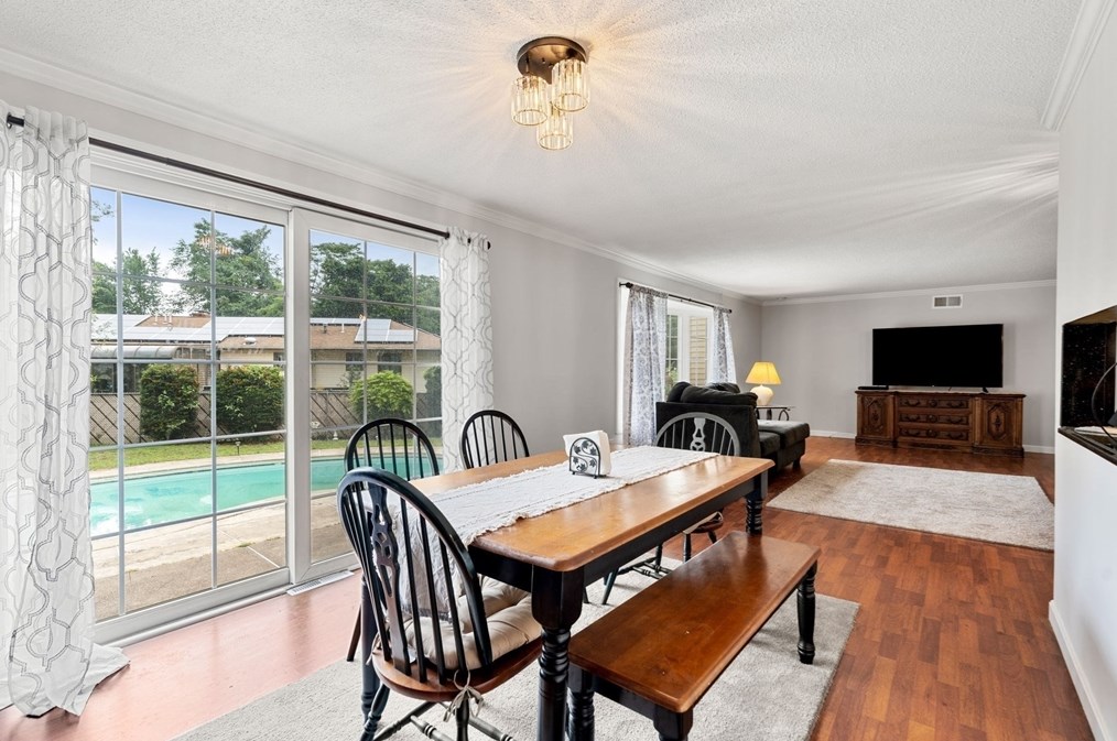 1 Morningside Dr, Woburn MA 01801-5428 exterior