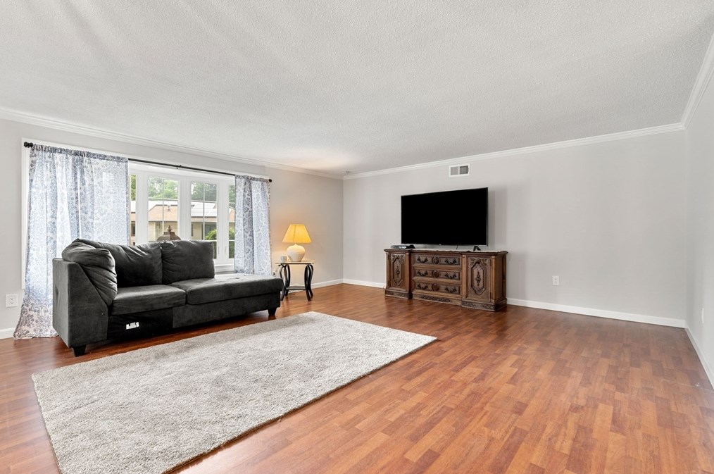 1 Morningside Dr, Woburn MA 01801-5428 exterior