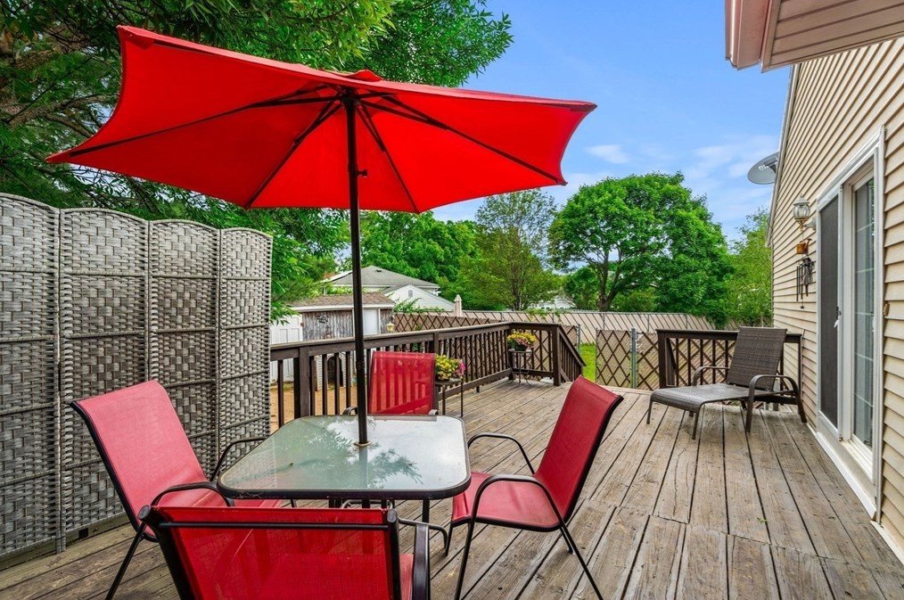 1 Morningside Dr, Woburn MA 01801-5428 exterior