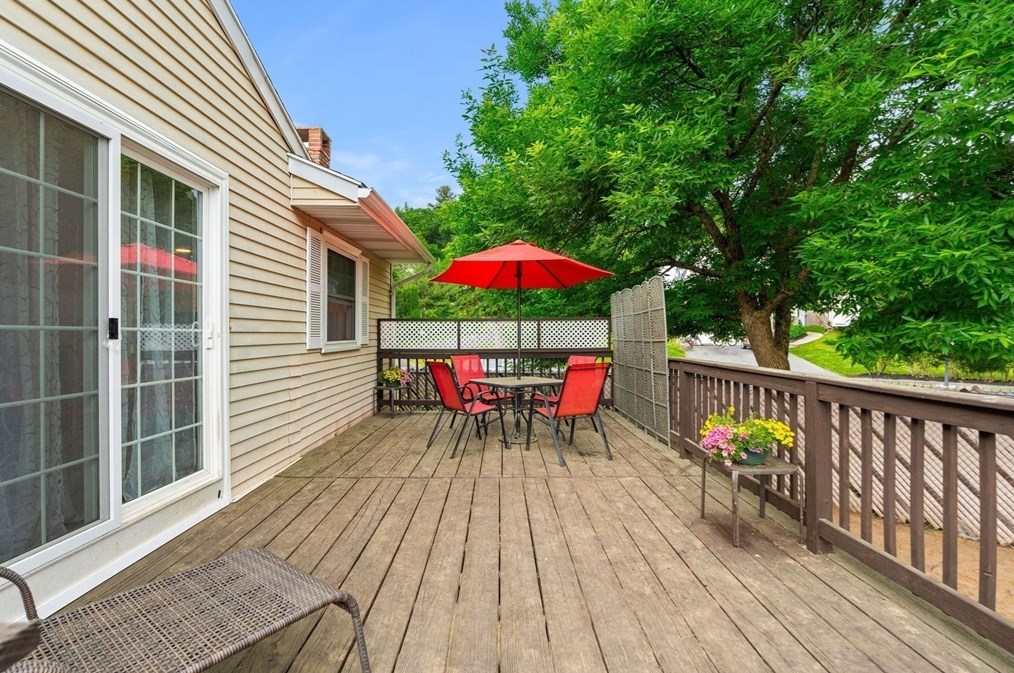 1 Morningside Dr, Woburn MA 01801-5428 exterior