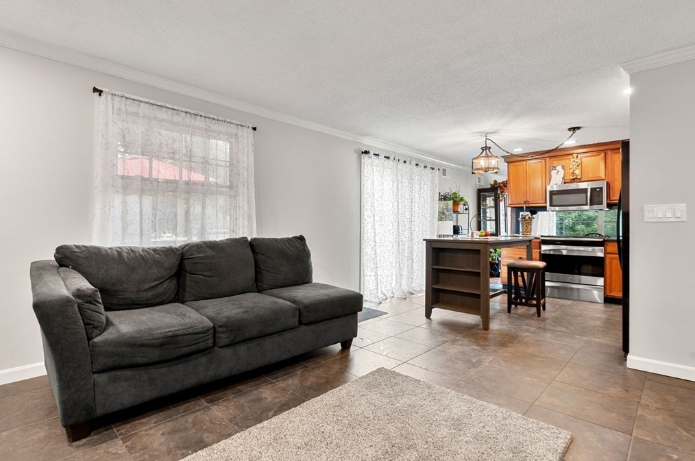 1 Morningside Dr, Woburn MA 01801-5428 exterior