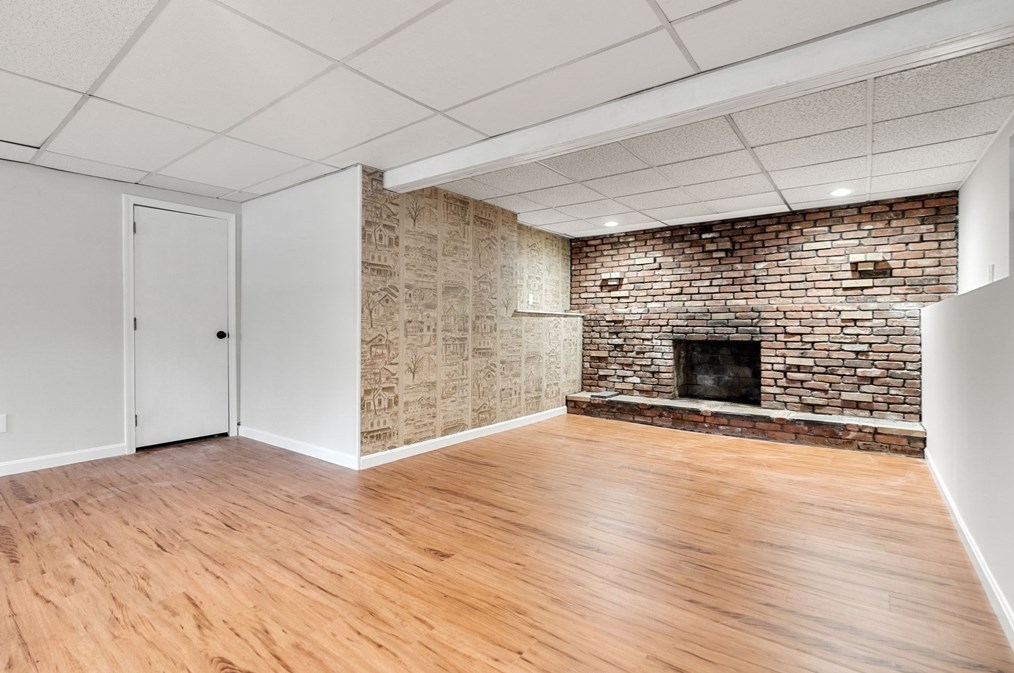 1 Morningside Dr, Woburn MA 01801-5428 exterior