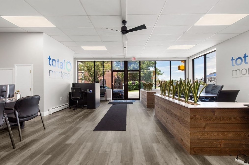 337 Columbia St, Fall River MA 02721-1303 exterior