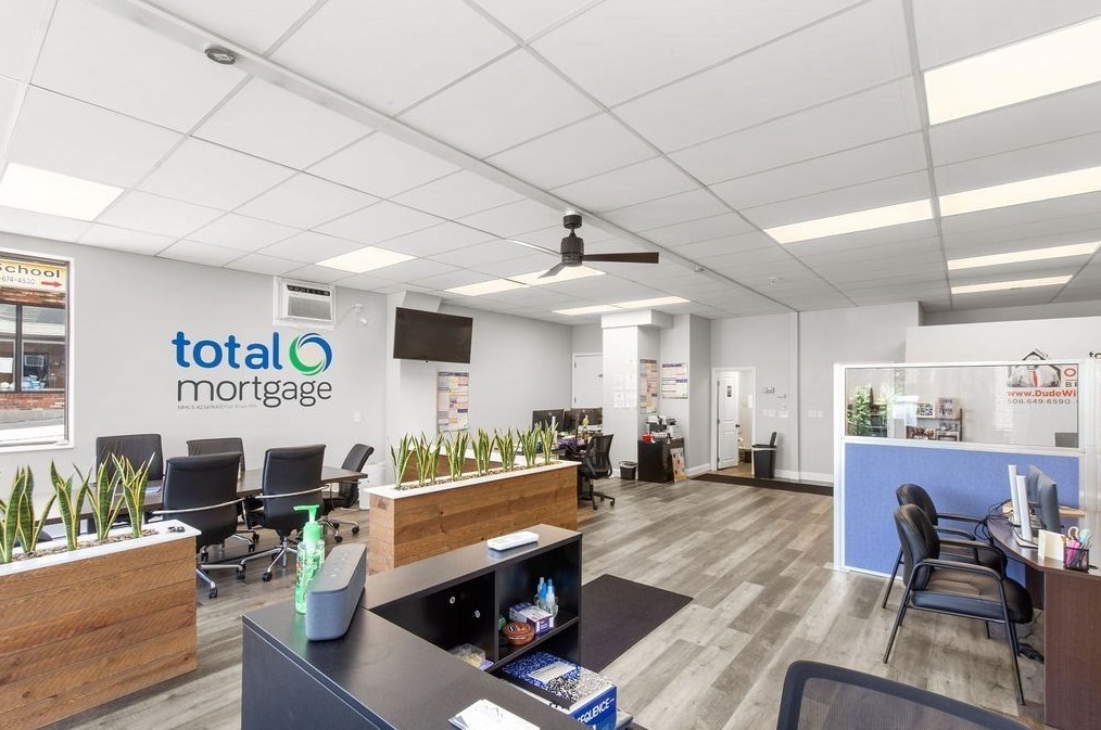 337 Columbia St, Fall River MA 02721-1303 exterior