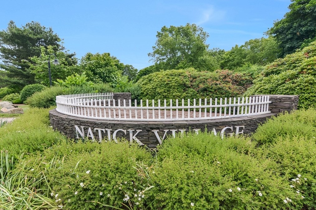 56 Village Brook Ln, Natick MA  01760-3824 exterior