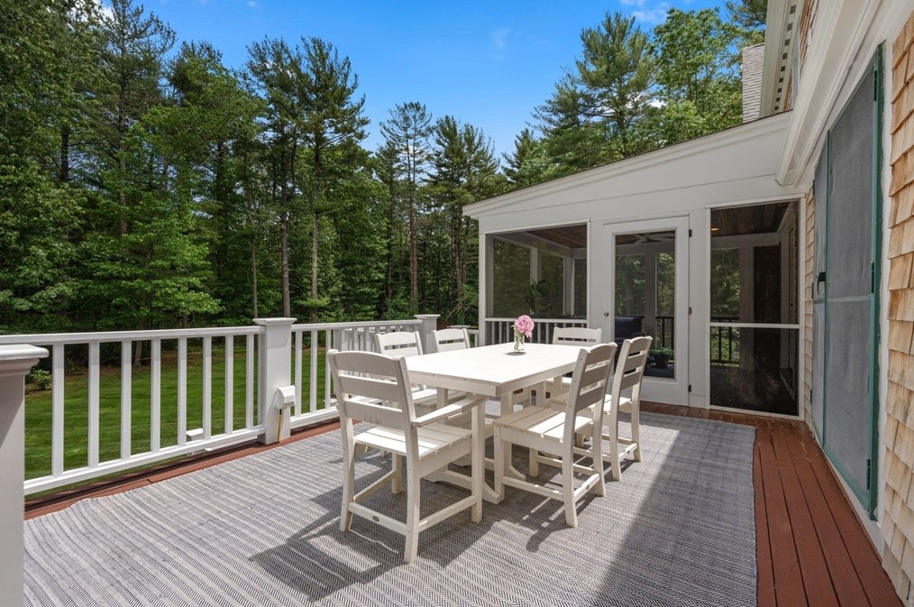 100 Meetinghouse Rd, Duxbury MA 02332-4436 exterior