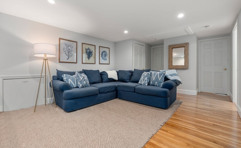 100 Meetinghouse Rd, Duxbury MA 02332-4436 exterior