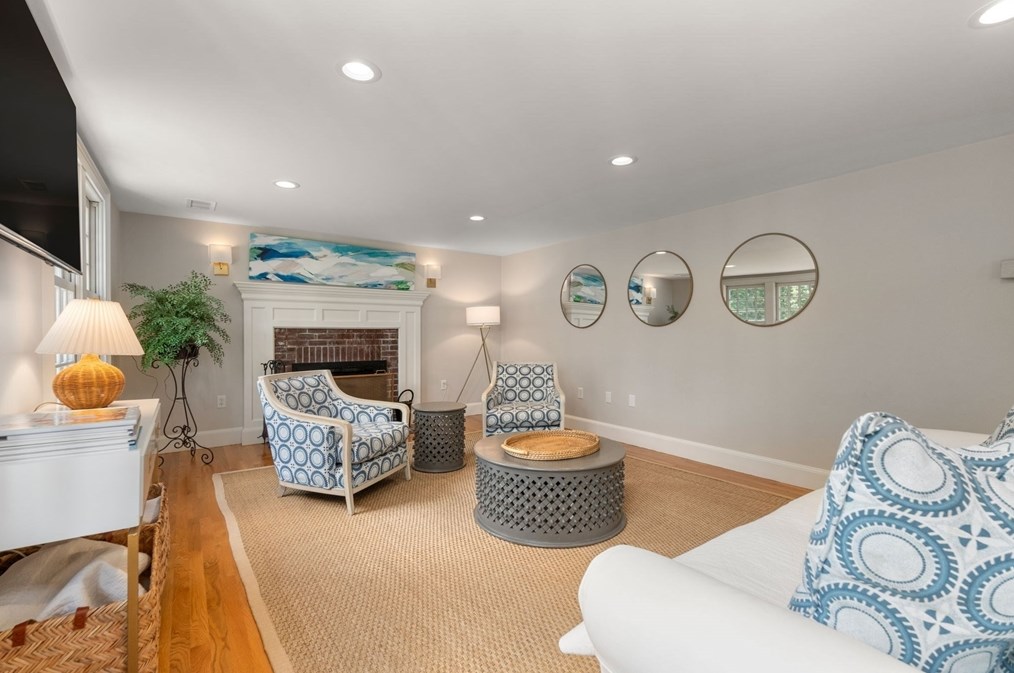 100 Meetinghouse Rd, Duxbury MA 02332-4436 exterior