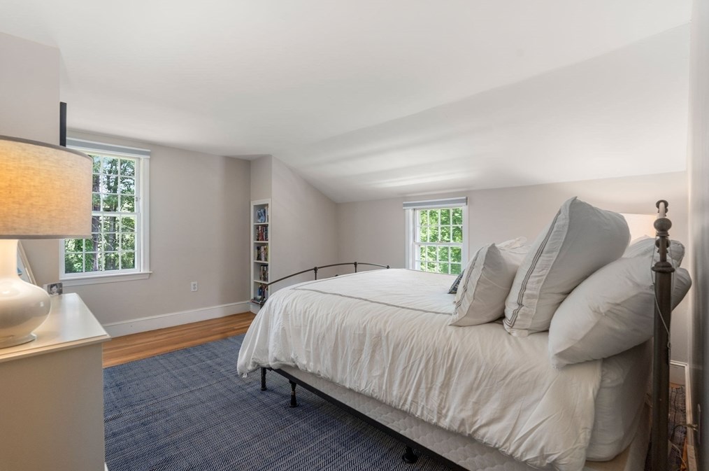 100 Meetinghouse Rd, Duxbury MA 02332-4436 exterior