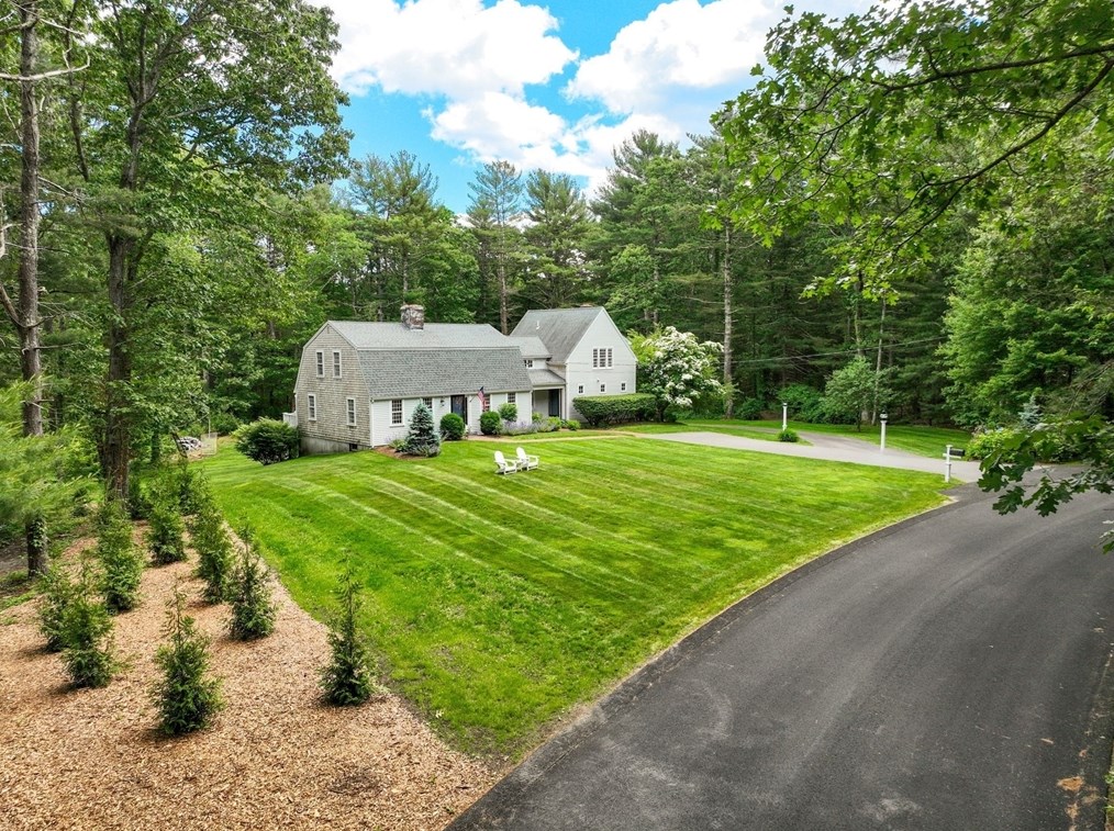 100 Meetinghouse Rd, Duxbury MA 02332-4436 exterior