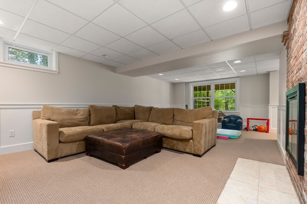 100 Meetinghouse Rd, Duxbury MA 02332-4436 exterior