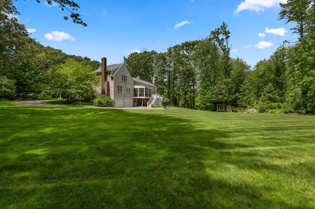 100 Meetinghouse Rd, Duxbury MA 02332-4436 exterior