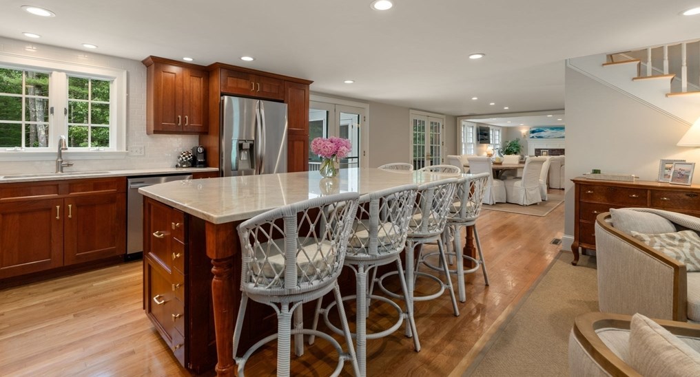 100 Meetinghouse Rd, Duxbury MA 02332-4436 exterior