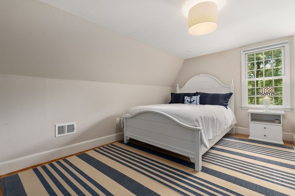 100 Meetinghouse Rd, Duxbury MA 02332-4436 exterior