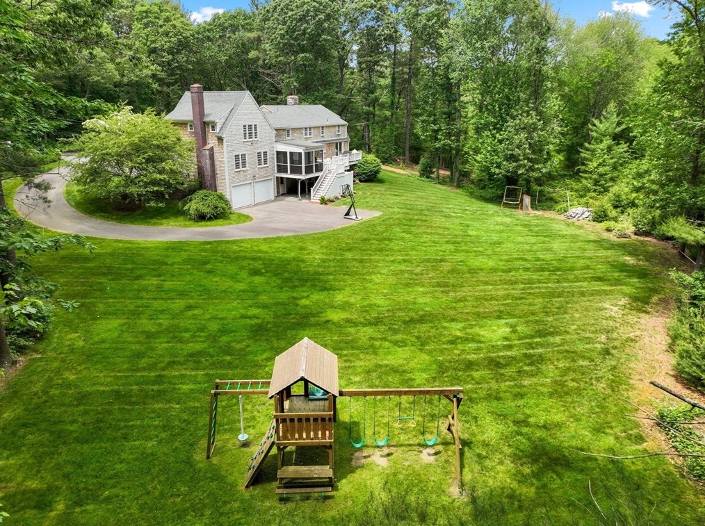 100 Meetinghouse Rd, Duxbury MA 02332-4436 exterior