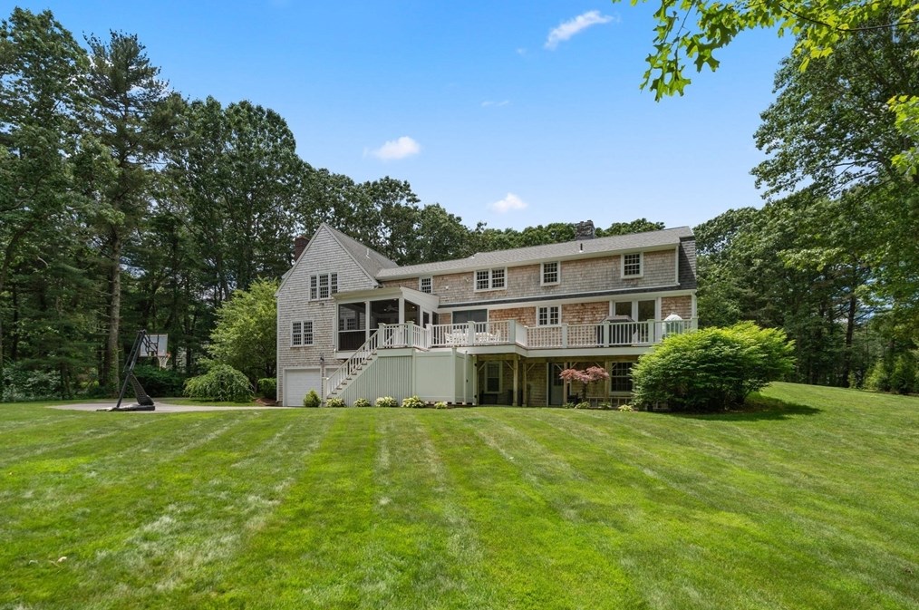 100 Meetinghouse Rd, Duxbury MA 02332-4436 exterior